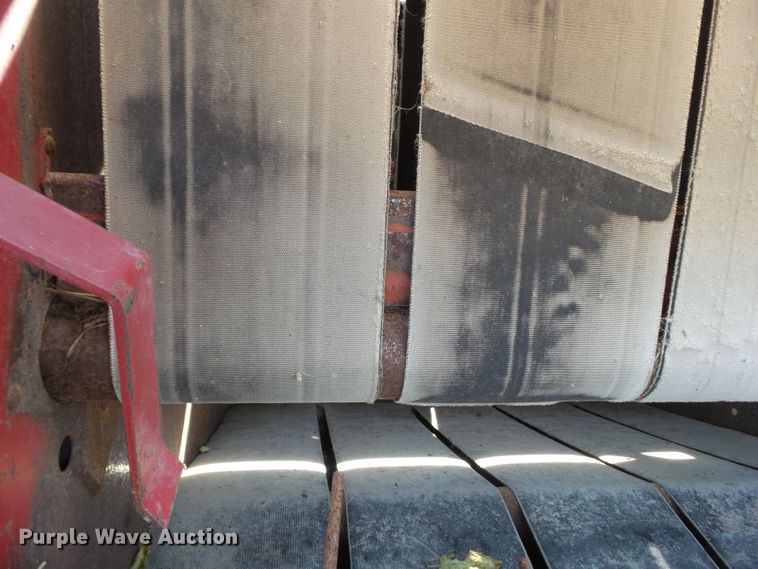 image for item HF9583 International 3650  round baler