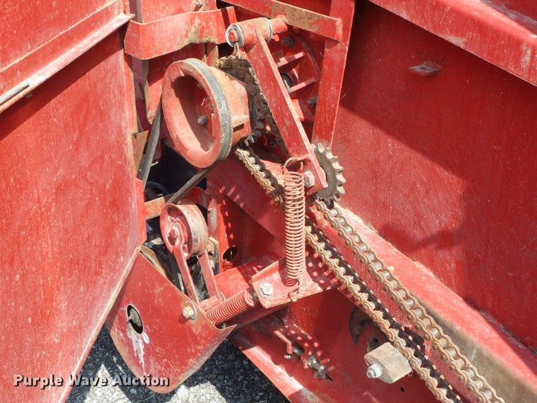 image for item HF9583 International 3650  round baler