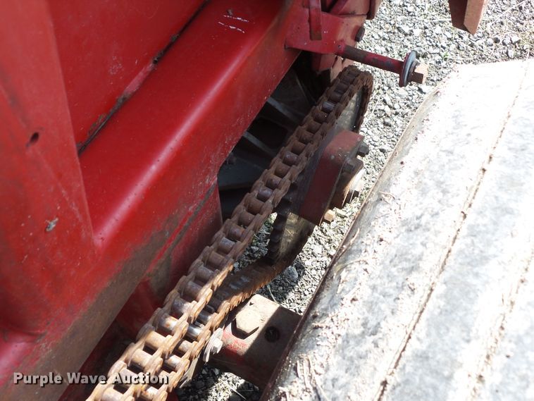 image for item HF9583 International 3650  round baler