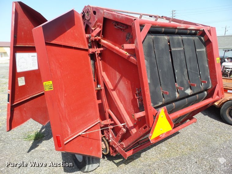 image for item HF9583 International 3650  round baler