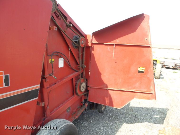 image for item HF9583 International 3650  round baler