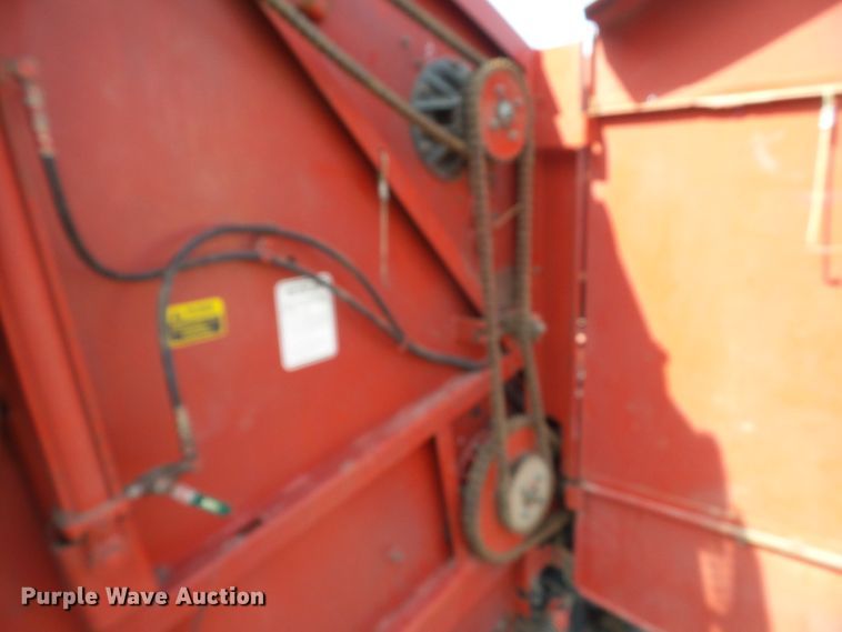 image for item HF9583 International 3650  round baler