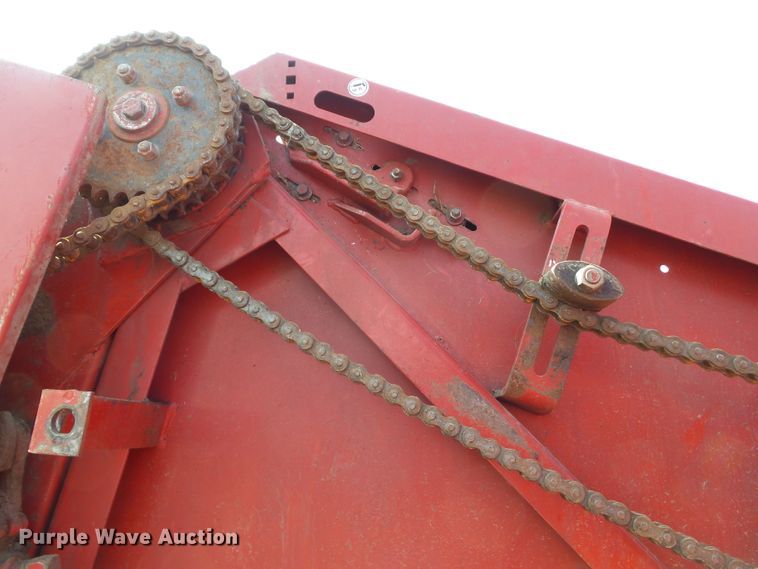 image for item HF9583 International 3650  round baler