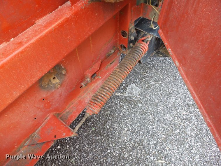 image for item HF9583 International 3650  round baler