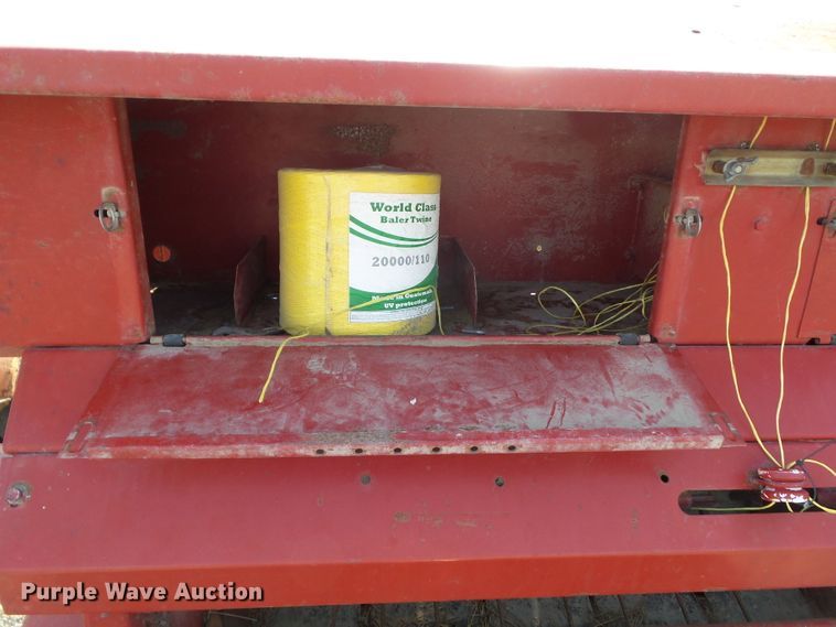 image for item HF9583 International 3650  round baler