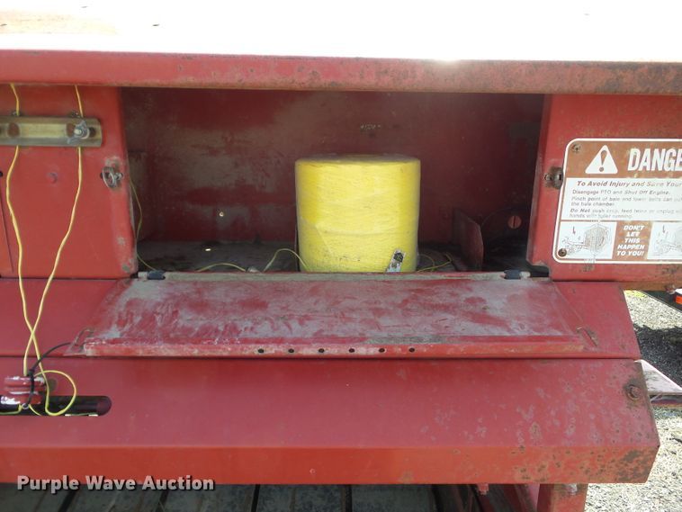 image for item HF9583 International 3650  round baler