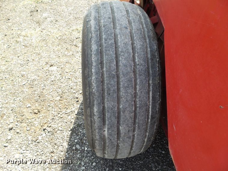 image for item HF9583 International 3650  round baler