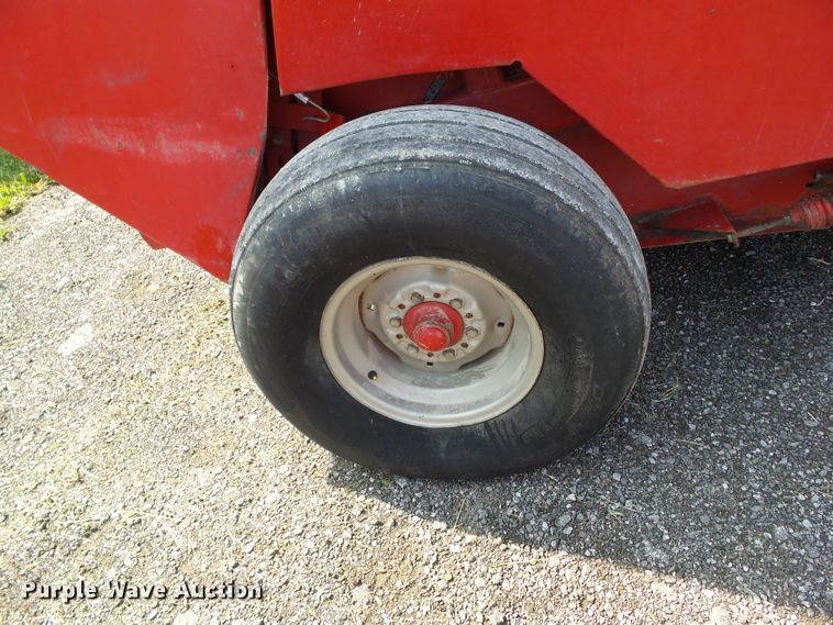 image for item HF9583 International 3650  round baler