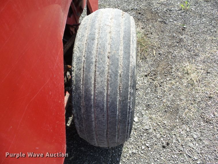 image for item HF9583 International 3650  round baler