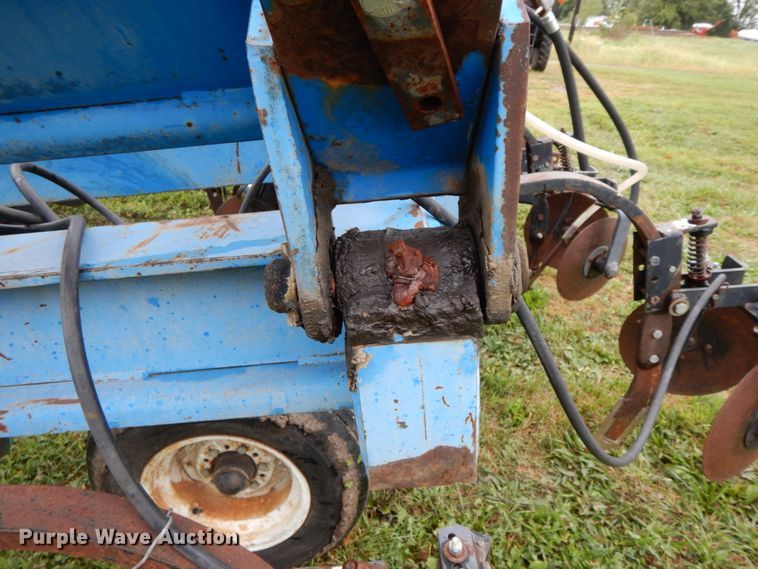 image for item HJ9633 DMI Nutri-Placr 4250 anhydrous ammonia applicator