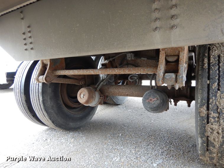 image for item HJ9637 1989 Wilson DWCH-100 double hopper bottom conversion grain trailer