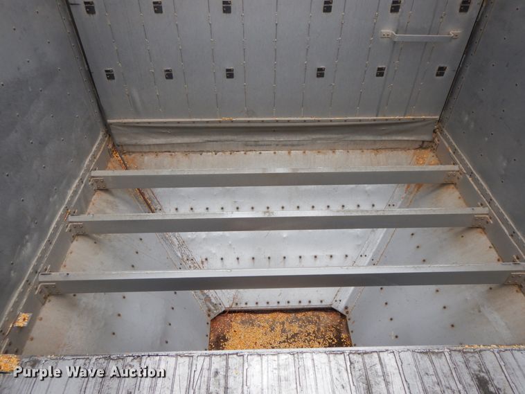 image for item HJ9637 1989 Wilson DWCH-100 double hopper bottom conversion grain trailer