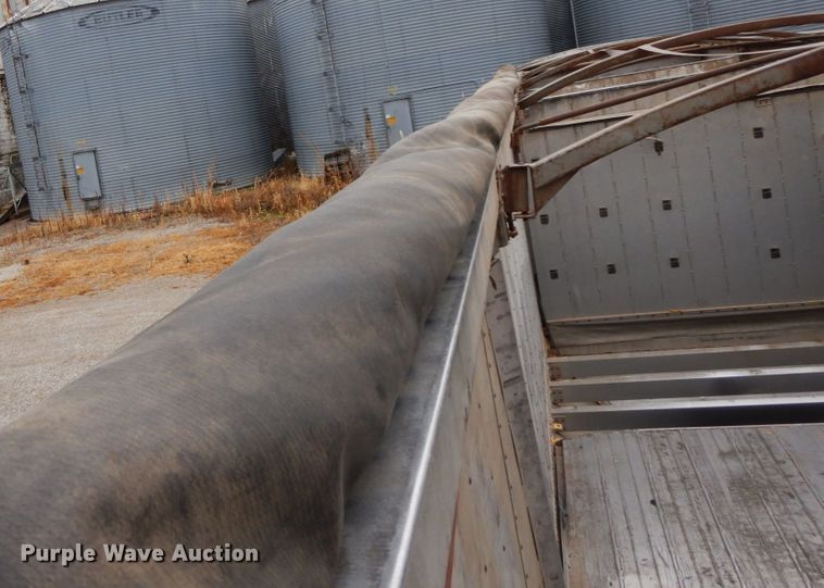 image for item HJ9637 1989 Wilson DWCH-100 double hopper bottom conversion grain trailer