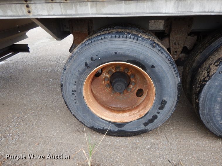 image for item HJ9637 1989 Wilson DWCH-100 double hopper bottom conversion grain trailer