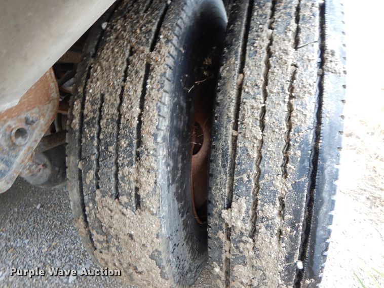 image for item HJ9637 1989 Wilson DWCH-100 double hopper bottom conversion grain trailer