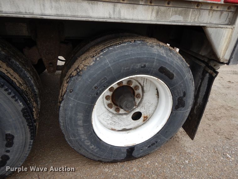 image for item HJ9637 1989 Wilson DWCH-100 double hopper bottom conversion grain trailer