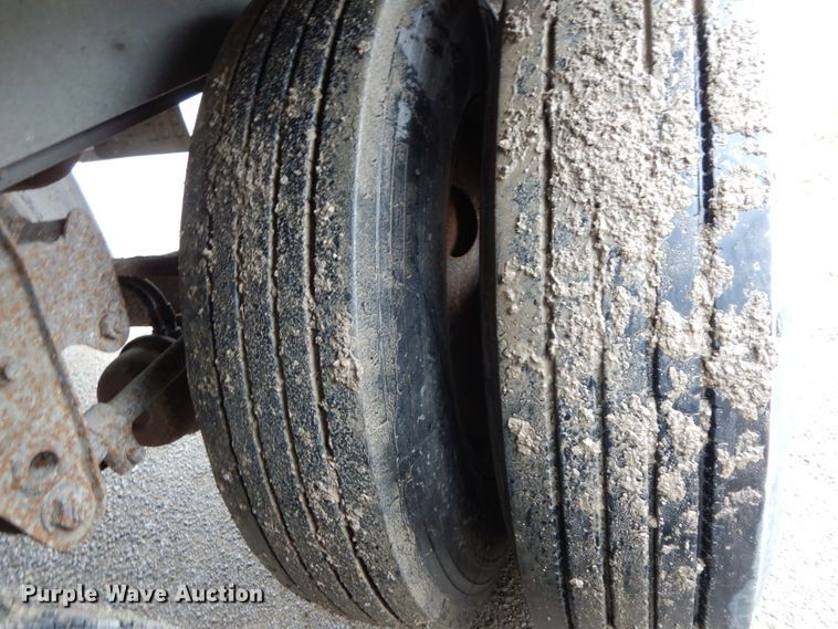 image for item HJ9637 1989 Wilson DWCH-100 double hopper bottom conversion grain trailer