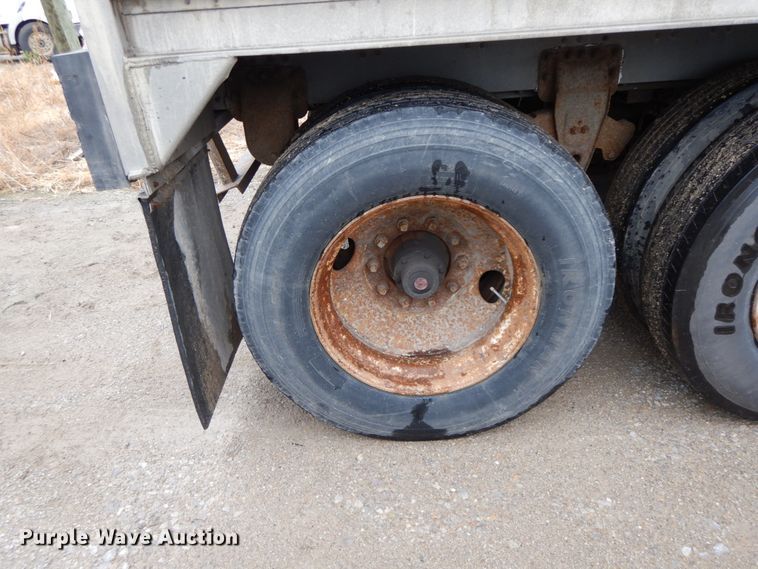 image for item HJ9637 1989 Wilson DWCH-100 double hopper bottom conversion grain trailer