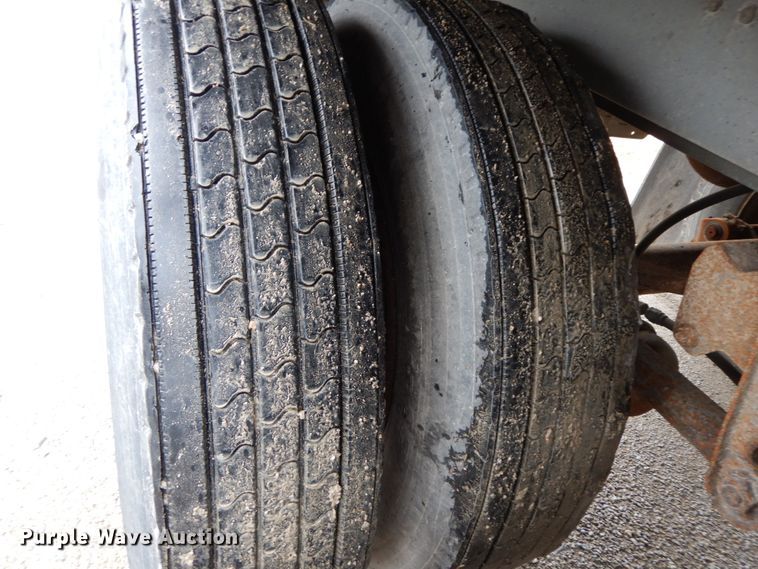 image for item HJ9637 1989 Wilson DWCH-100 double hopper bottom conversion grain trailer