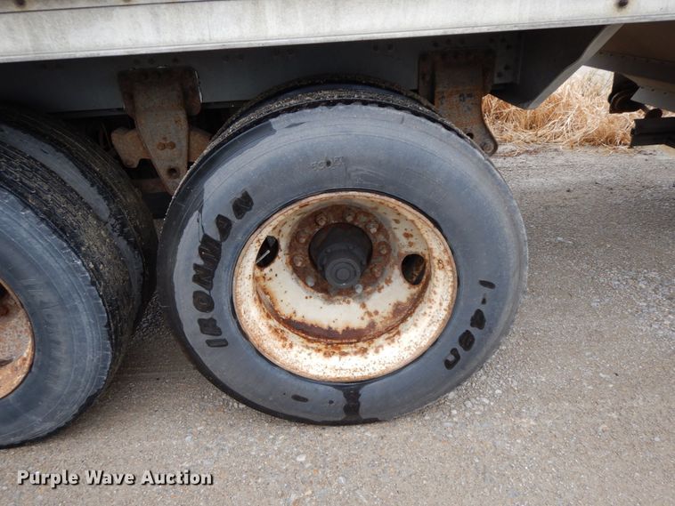 image for item HJ9637 1989 Wilson DWCH-100 double hopper bottom conversion grain trailer