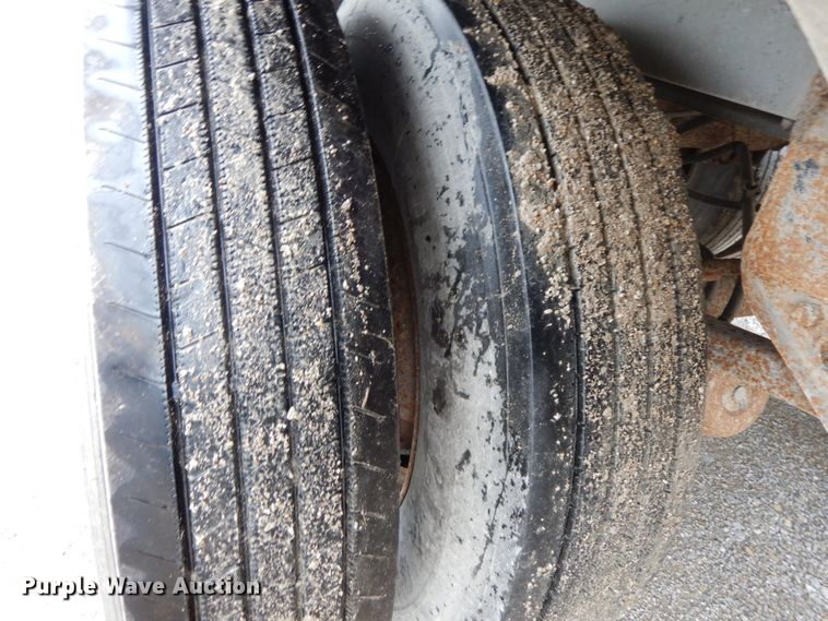 image for item HJ9637 1989 Wilson DWCH-100 double hopper bottom conversion grain trailer