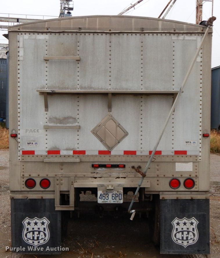 image for item HJ9638 1988 Wilson DWH-200 double hopper bottom grain trailer