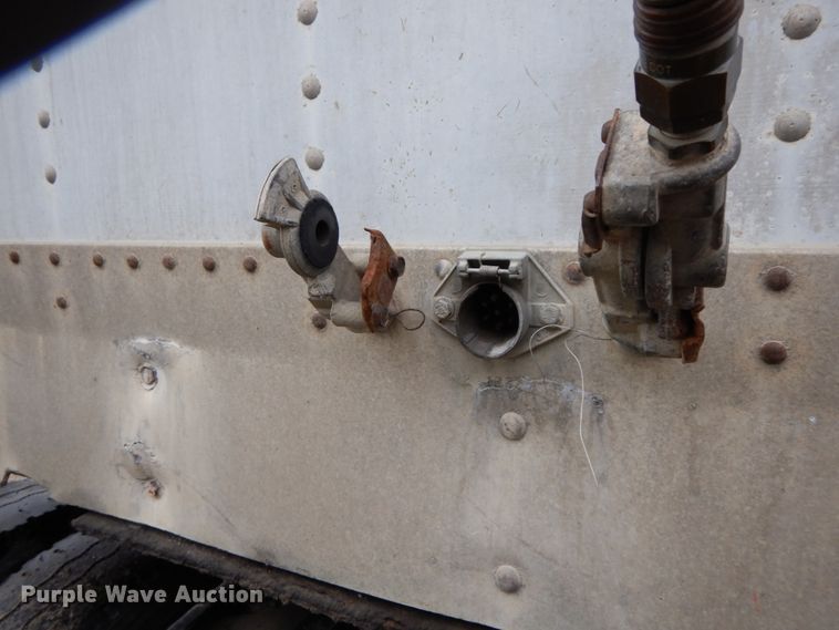 image for item HJ9638 1988 Wilson DWH-200 double hopper bottom grain trailer