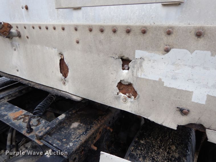 image for item HJ9638 1988 Wilson DWH-200 double hopper bottom grain trailer