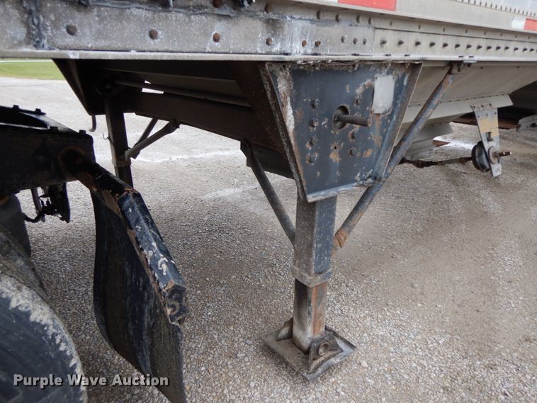 image for item HJ9638 1988 Wilson DWH-200 double hopper bottom grain trailer