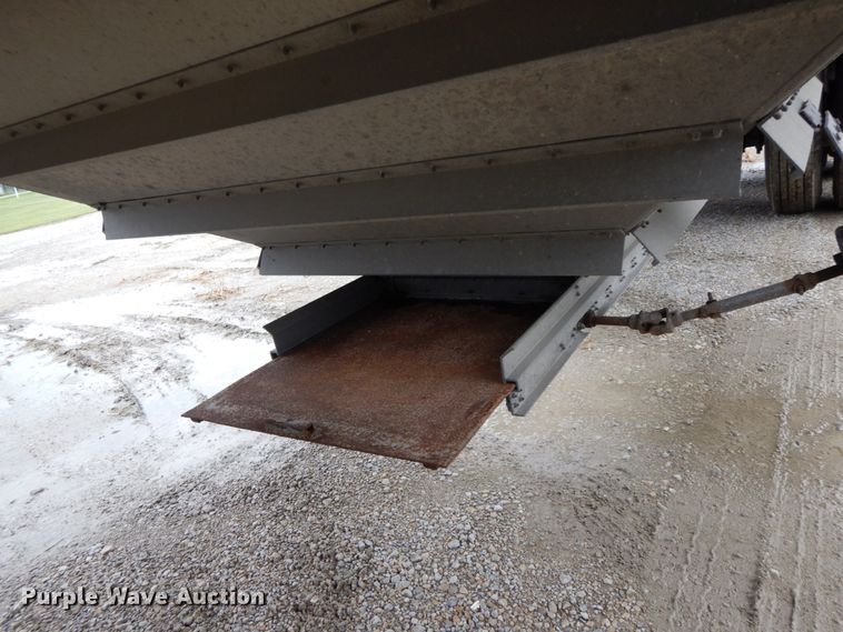 image for item HJ9638 1988 Wilson DWH-200 double hopper bottom grain trailer