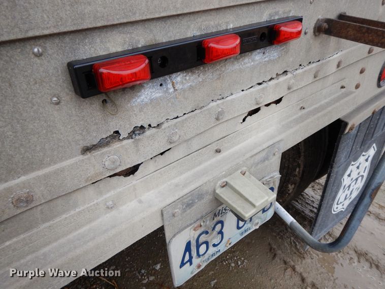 image for item HJ9638 1988 Wilson DWH-200 double hopper bottom grain trailer