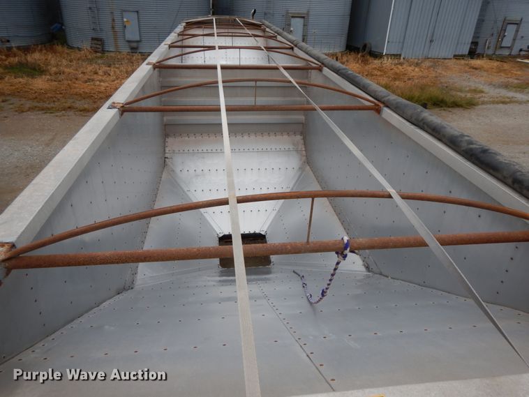 image for item HJ9638 1988 Wilson DWH-200 double hopper bottom grain trailer