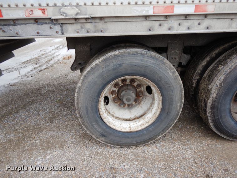 image for item HJ9638 1988 Wilson DWH-200 double hopper bottom grain trailer