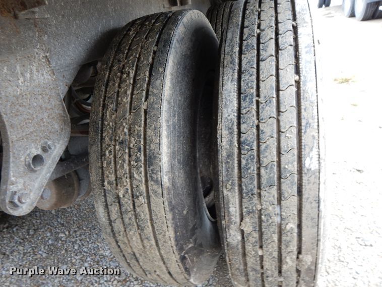 image for item HJ9638 1988 Wilson DWH-200 double hopper bottom grain trailer