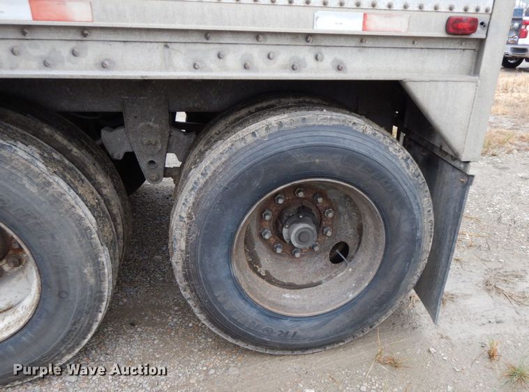 image for item HJ9638 1988 Wilson DWH-200 double hopper bottom grain trailer