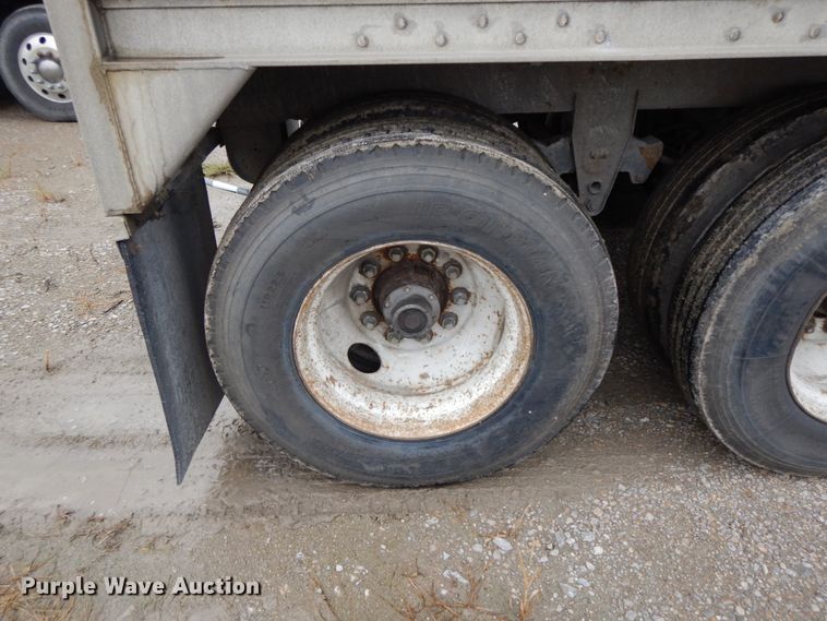 image for item HJ9638 1988 Wilson DWH-200 double hopper bottom grain trailer