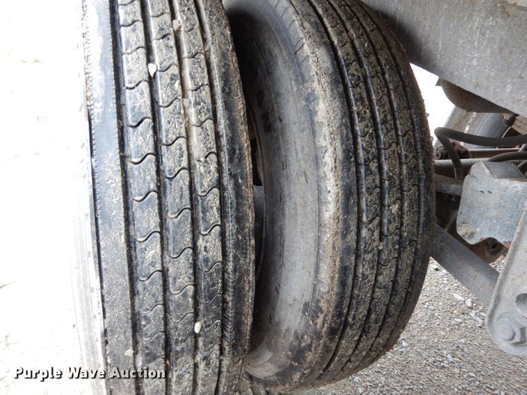 image for item HJ9638 1988 Wilson DWH-200 double hopper bottom grain trailer