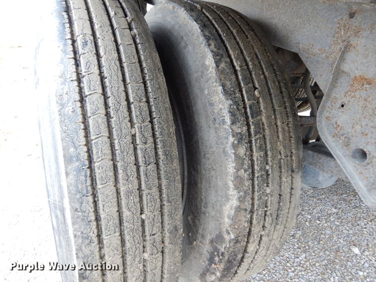 image for item HJ9638 1988 Wilson DWH-200 double hopper bottom grain trailer