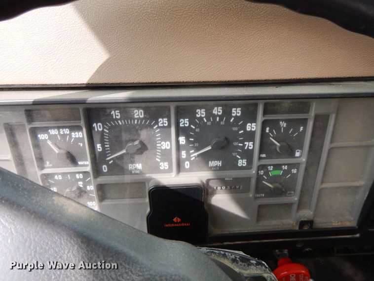 image for item HJ9658 1990 International 4700  fertilizer delivery truck