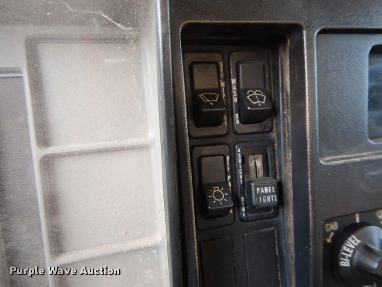 image for item HJ9658 1990 International 4700  fertilizer delivery truck