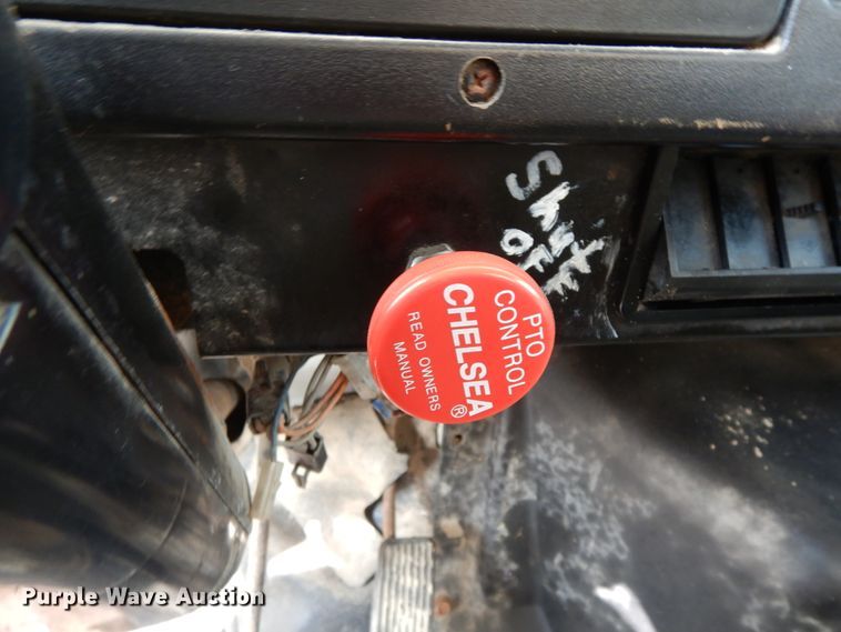 image for item HJ9658 1990 International 4700  fertilizer delivery truck