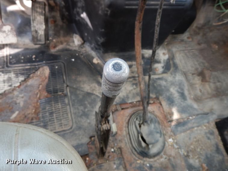 image for item HJ9658 1990 International 4700  fertilizer delivery truck