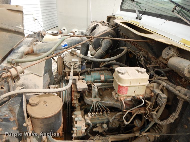 image for item HJ9658 1990 International 4700  fertilizer delivery truck