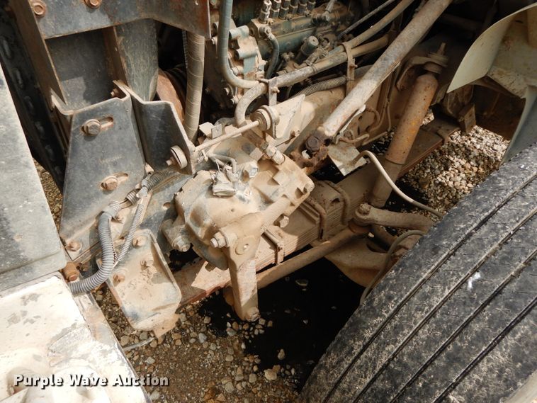 image for item HJ9658 1990 International 4700  fertilizer delivery truck