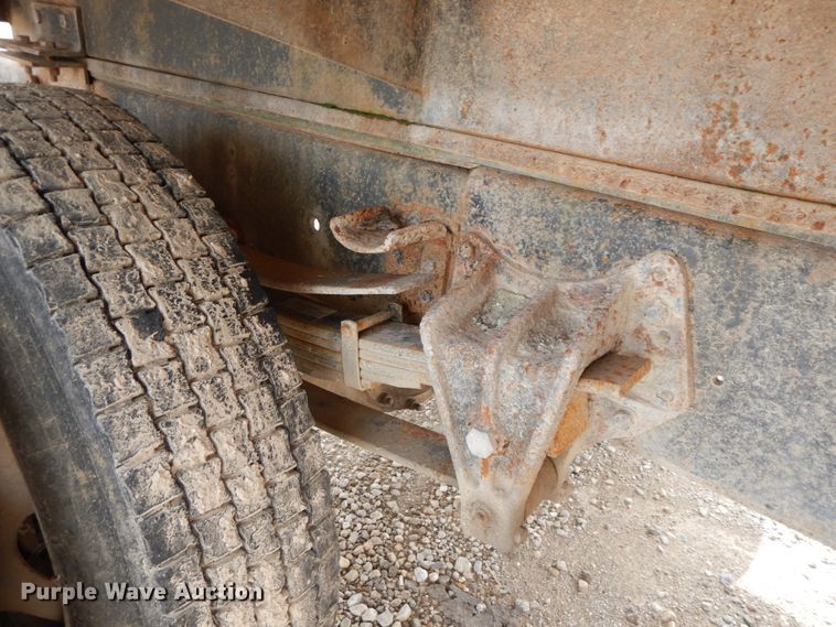 image for item HJ9658 1990 International 4700  fertilizer delivery truck