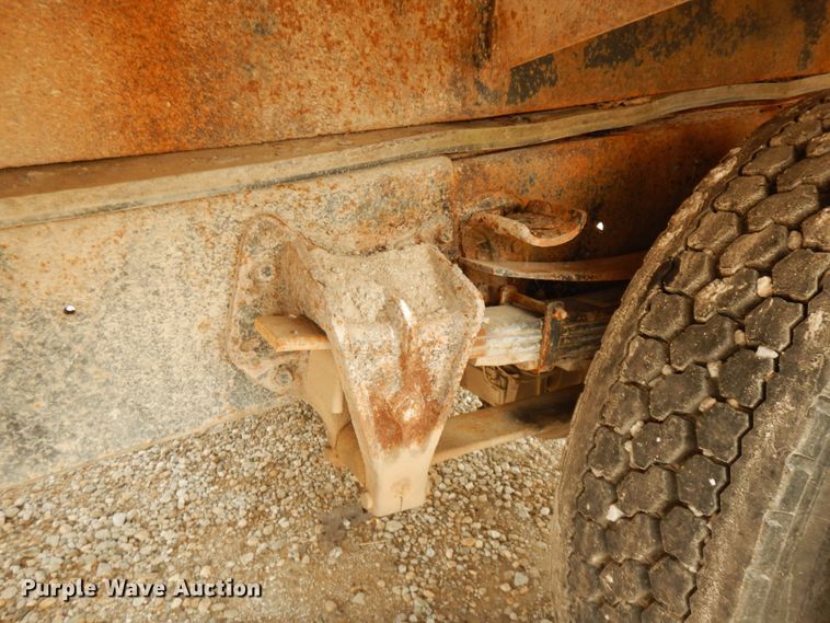 image for item HJ9658 1990 International 4700  fertilizer delivery truck