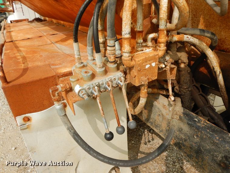 image for item HJ9658 1990 International 4700  fertilizer delivery truck