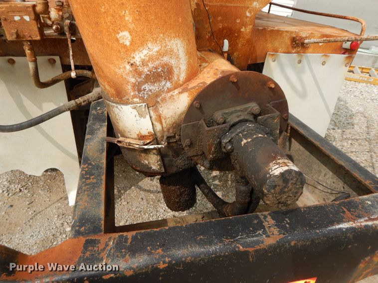 image for item HJ9658 1990 International 4700  fertilizer delivery truck