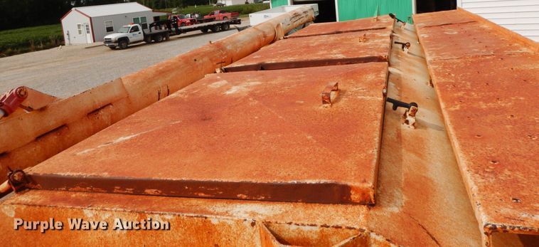 image for item HJ9658 1990 International 4700  fertilizer delivery truck