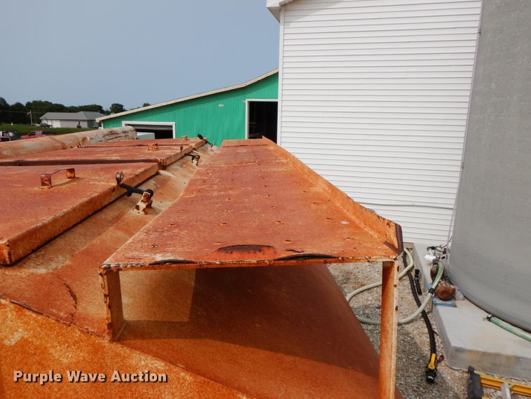 image for item HJ9658 1990 International 4700  fertilizer delivery truck